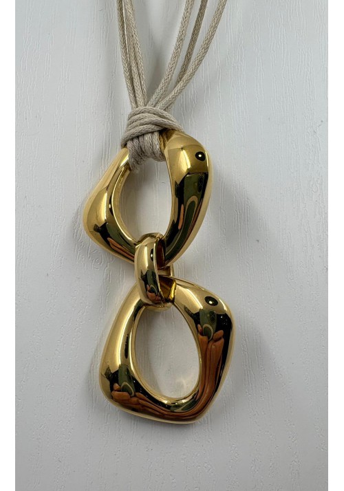 COLGANTE DE ACERO CON BAÑO DORADO Y CORDON DE SEDA