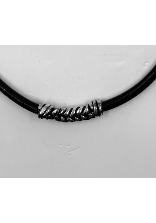 COLLAR VICEROY PLATA Y CUERO NEGRO